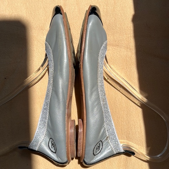 Authentic Chanel Silver Lambskin/Black Patent Leather Elastic Ballet Flats Shoes - Picture 3 of 16